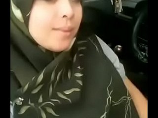 Gadis bertudung bahagian الفيروسي 12