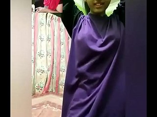 Gadis bertudung bahagian الفيروسي 1