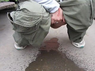 I Piss op de parkeerplaats there de parkeergarage