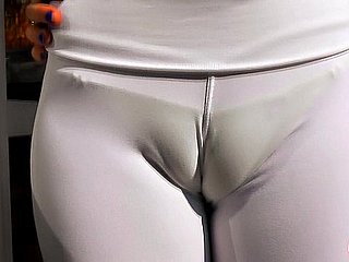 놀라운 빅 자연 TITS N 거대한 CAMELTOE, 금발 라틴 틴!