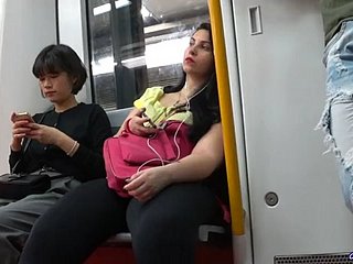 사람에 대한 두꺼운 허벅지, 좋은 전면보기와 cameltoe