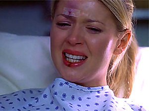 Hollywood-Star Tara Reid zeigt ihre freche Seite in Erotic Peel