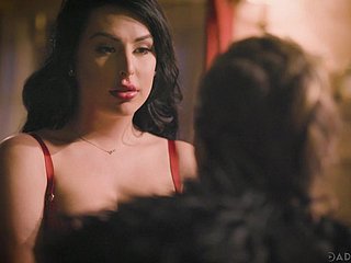 Tatu Mr Big bootylicious saluran Santini menyediakan shemale dengan BJ