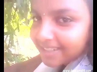 Desi piękne dziewczyny Boobs Show i prasy w Park Hot Amateur Cam