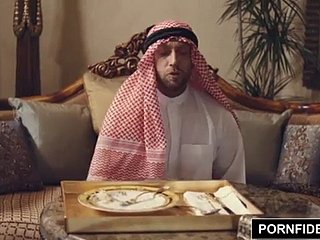 Арабская жена наказала ее муж