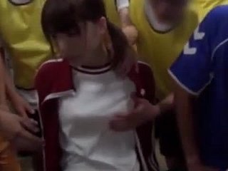 في سن المراهقة الآسيوية Gangbanged مواصلة
