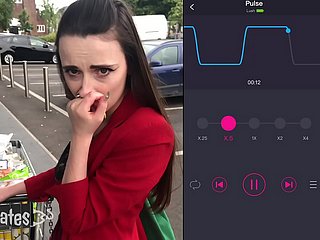 Vorschau: Öffentliche Fern Vibrator spielen und Sex auf dem Balkon