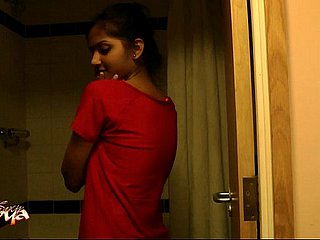 hot sexy indian amateur babe divya in shower