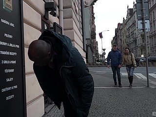 Bitch ได้รับ Blacked ต่อหน้าแฟนของเธอ