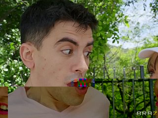 Geile Gilf Sally d'Angelo will den Schwanz des großen Teenagers