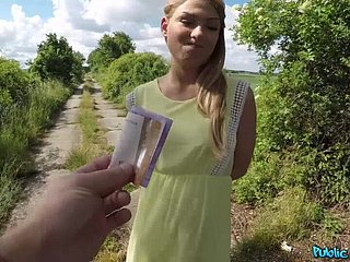 Tomas Jondi scopa la stella della Carolina teenager russa nei cespugli