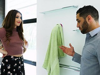 Hunge Hunk مهتمة بسمراء سمراء Elena Koshka