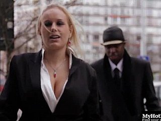 chubby와 chubby interracial 포르노에서 대규모 딕 하드 코어에 bunging 큰 가슴