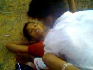 インドのOrissa Village Girlは屋外に犯されました