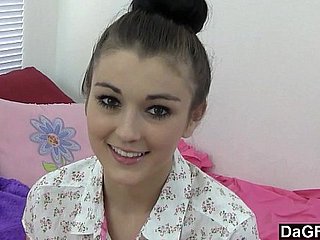 DAGFS - Adolescente nerviosa hace porno por primera vez