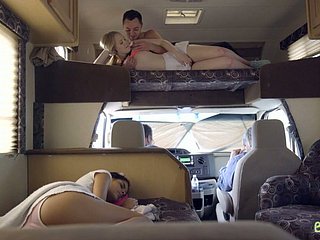 Fantastic Steamy FFM bertiga dengan anak ayam slutty liar Katya Rodriguez
