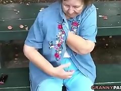 Granny lampeggiante Nigh pubblico