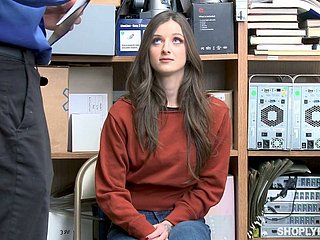 ShopLifting Chick Kenzi Ryans wordt gestraft door één Kinky Dude