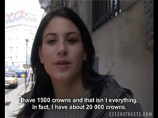 Ragazza euro amatoriale che succhia il cazzo per contanti yon macchina