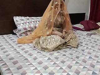 Cặp đôi quan hệ tình dục khó khăn trong đêm tân hôn