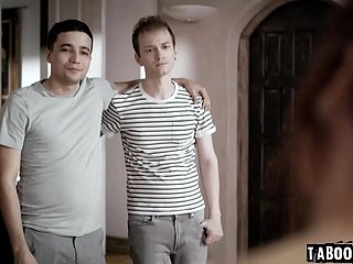 Dua saudara lelaki yang marah muda Ricky Spanish dan Alex Jett dua kali menembusi cara mereka sendiri ibu yang lebih tua Syren de mer untuk melepaskan kekecewaan mereka!