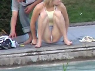 Voyeur Eavesdrop Cam, halka açık bir sürü sıcak upskirt yakalar