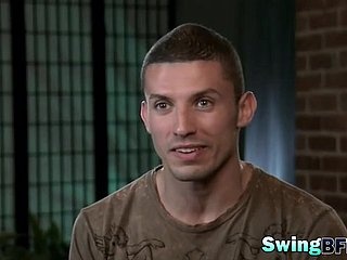 Swingers bersenang -senang dalam pertunjukan realiti dengan menukar partnes