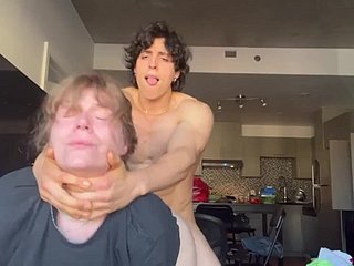 Arab Psycho pieprzy swojego sąsiada MILF