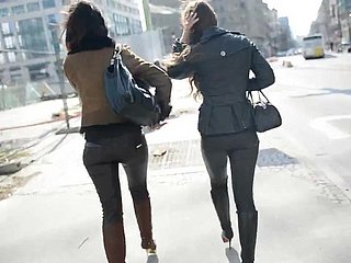 2 Teensluts Fittorttingrowards en cuero y bootfetish Voyeur