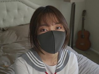A la mierda a una chica de colegiala china cachonda con un uniforme después de entrevistarse