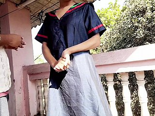 Gav se ahi hu hi ladaki ko bahar lekar uske baas ne chod diya