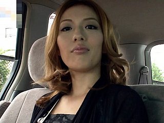 43JO MILF الياباني يذهب إلى المنزل مع الغرباء والملاعين لحقيبة يد Gucci جديدة