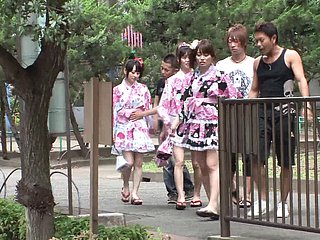 junge asiatische quatring gruppensexparty
