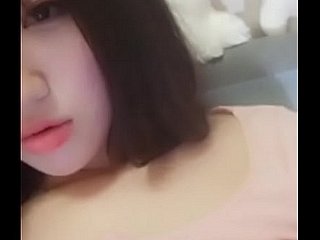 Teen chinois touchant nipper corps glum