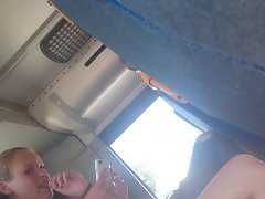 闪烁2名热青少年军号在公交车上2部分