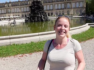 Öffentliche Hure! Krönung der Königin auf Schloss Herrenchiemsee mit Spermafontäne!