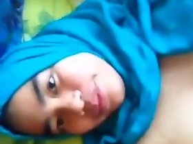 sizin için onun önünü oynayan sıcak tudung sürtük