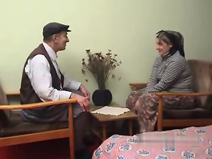 Yasli AMCA turbanli karisini sikiyor (turc)