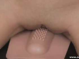 ایک Sybian سوار fishnet کپڑے کے orgasms میں black-hearted