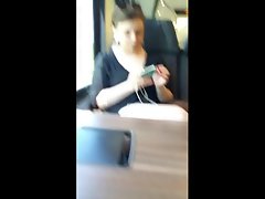dziewczyna przede mną w pociągu