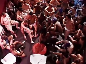 수줍은 소녀, 그녀의 40 부하