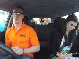 Ladies' bangs pemeriksa awek dalam kereta