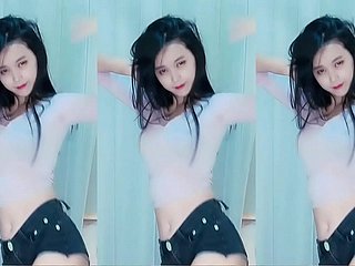 Chinesische Mädchen springen auf brennende Dächer