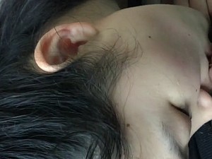 เพิ่มเป็นเพื่อนสนิทเพื่อนร่วมงานหญิงคนที่อยู่บนริมถนน