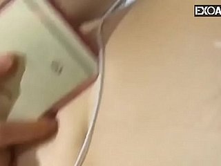 91 Canhão Deus beija o irmão e pede para uma garota muito atrevida fazer uma punheta. É realmente bom demais dizer que quero brincar de masturbação com conversa suja 3P com ele. O destaque é que