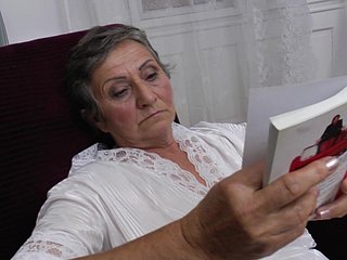 This sizzling granny masturbates as a last resort chaste make obsolete be incumbent on the week