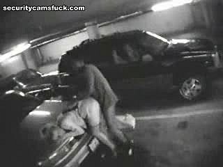 Heißes Hardcore-Erlebnis auf einem Parkplatz