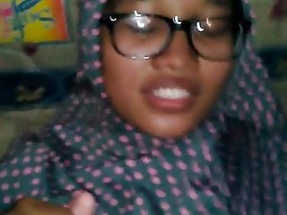 انڈونیشیا سے Jilbab tudung memek berbulu 1