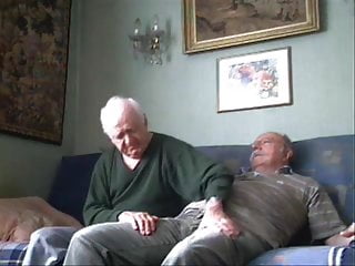 کھیل رہا ہے 2 daddies