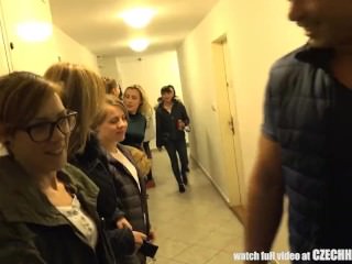 Ragazze prendono estraneo al Harem Homeparty